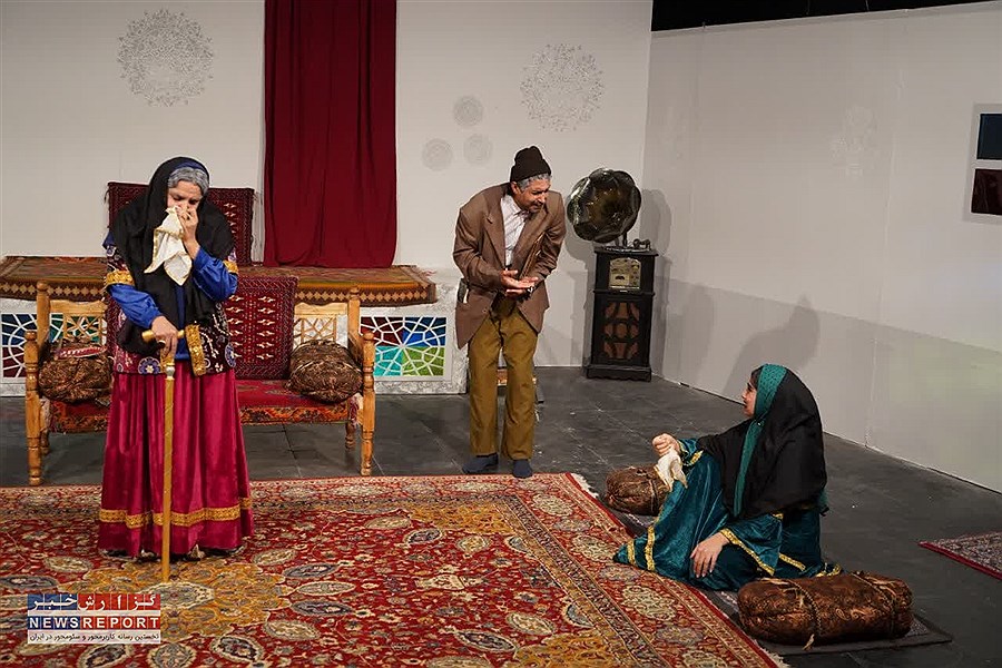 بیوه های غمگین در لامرد به اجرا درآمد