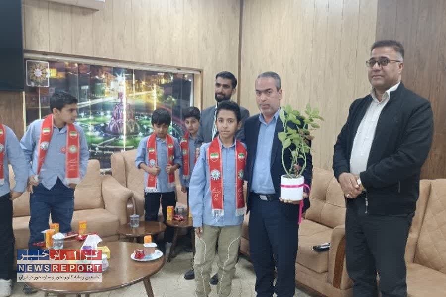 دیدار صمیمی شورای دانش‌آموزی دبستان ۱۳ آبان لامرد با شهردار لامرد